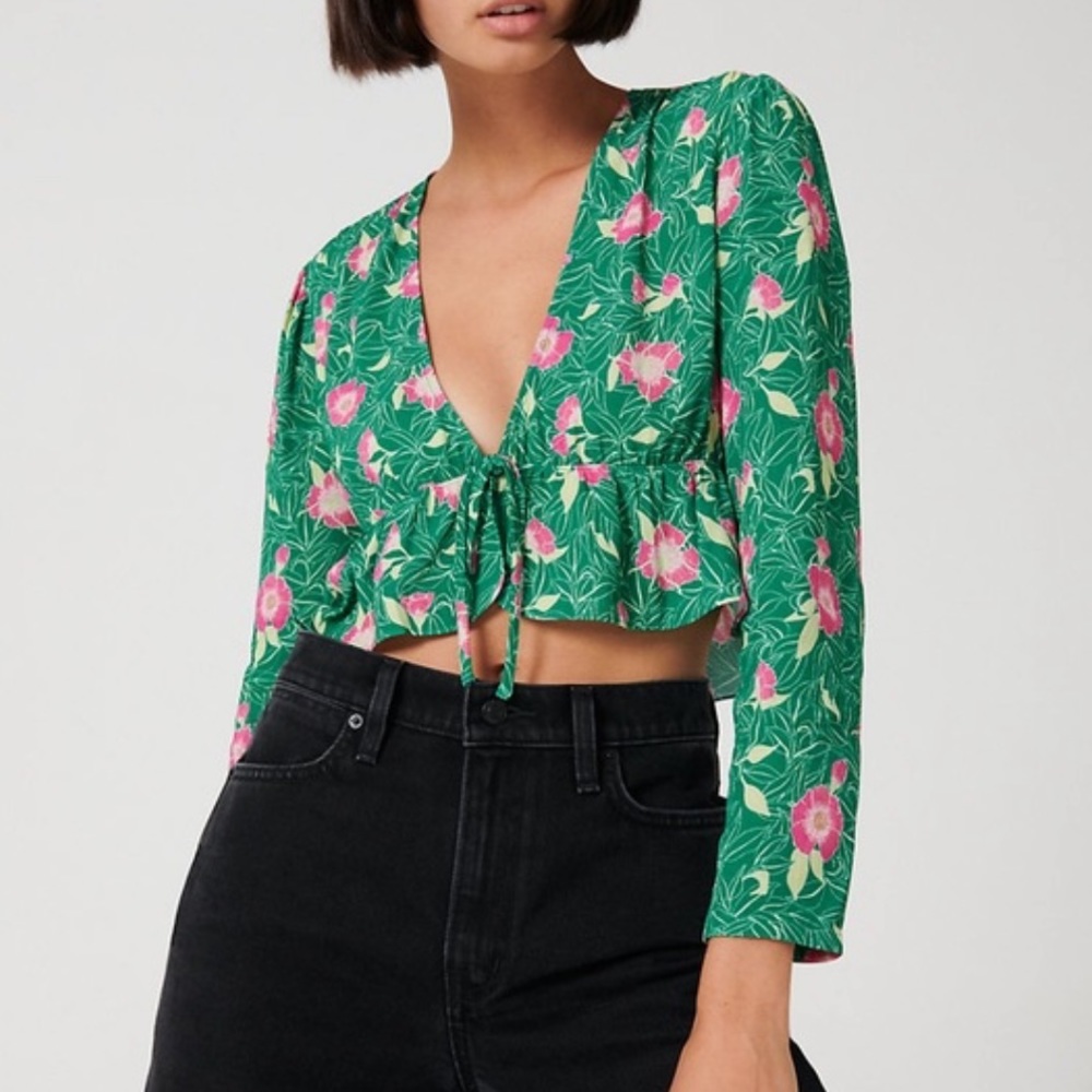 NWT Aritzia Cropped Long Sleeve Tie Front Floral Blouse